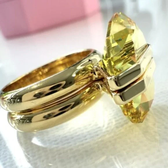 New SWAROVSKI Lucent ring Magnetic closure